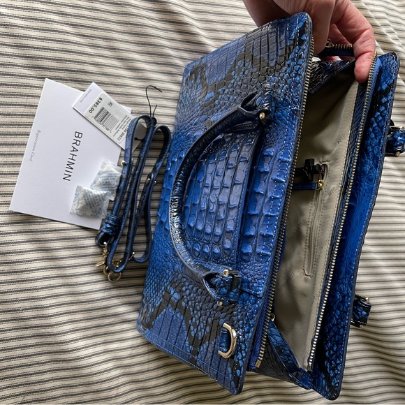 Brahmin bag, 2023 season. Used about 2x. Mint condition. Blue viper, Findley. - Picture 6 of 9
